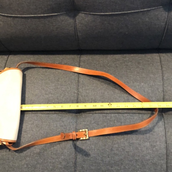 Dooney & Bourke all leather cream cross-body bag - Picture 4 of 9